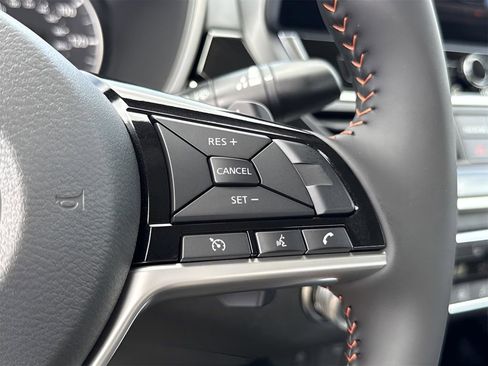 New 2025 Nissan Altima 2.5 SR w/ SR Premium Package FWD image 39