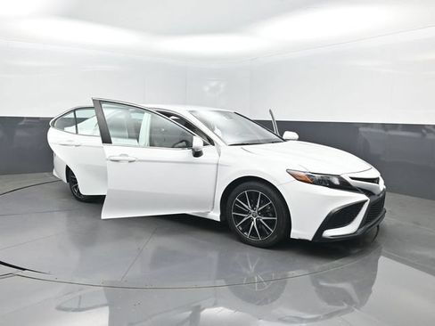 Used 2022 Toyota Camry SE FWD image 41