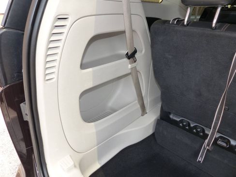Used 2019 Chrysler Pacifica Touring-L FWD image 32