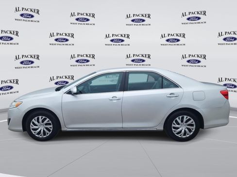 Used 2012 Toyota Camry LE FWD image 2