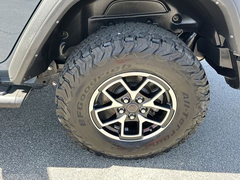 Used 2024 Jeep Wrangler Unlimited Rubicon w/ Technology Group image 23