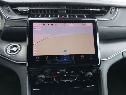 Used 2024 Jeep Grand Cherokee L Limited w/ Luxury Tech Group II image 19