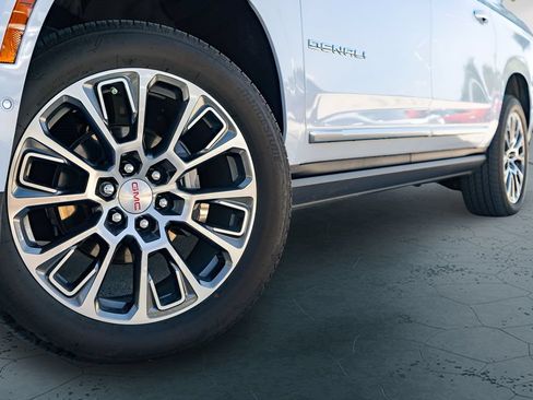 New 2026 GMC Yukon XL Denali w/ Denali Reserve Package AWD/4WD image 2