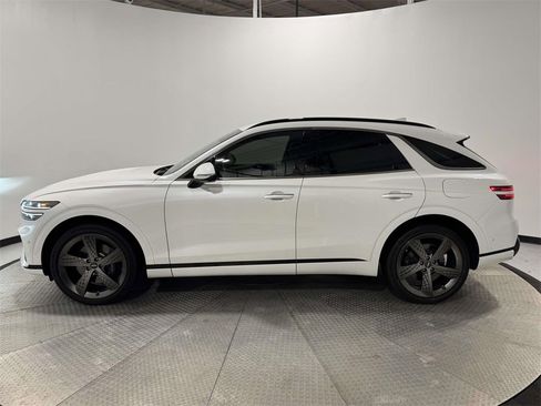 Used 2023 Genesis GV70 2.5T w/ Sport Prestige Package image 4