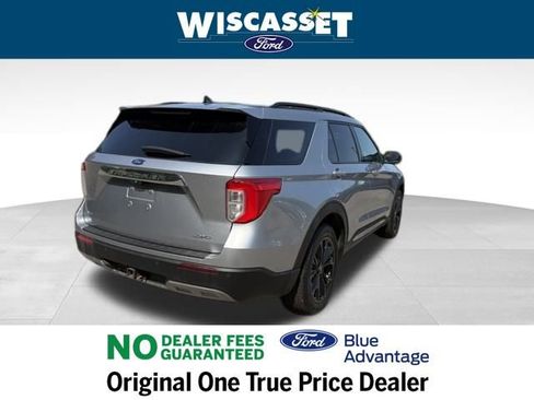 Certified 2022 Ford Explorer XLT w/ Equipment Group 202A image 31