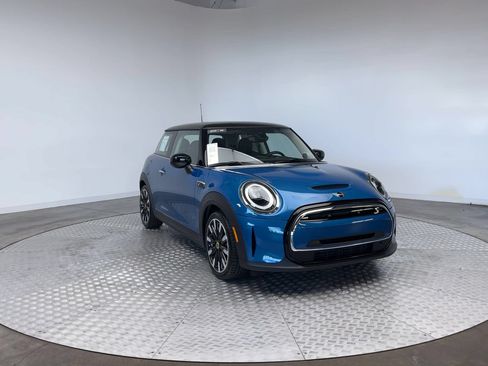 Used 2024 MINI Cooper SE FWD image 2