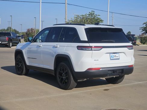 Used 2026 Jeep Grand Cherokee Altitude AWD/4WD image 5