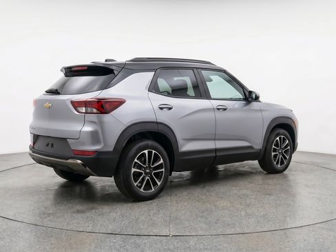 Used 2025 Chevrolet TrailBlazer LT FWD image 9