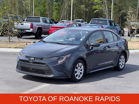 Used 2025 Toyota Corolla LE image 2