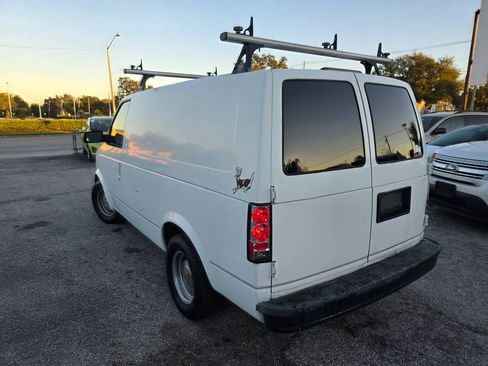 Used 2001 Chevrolet Astro Minivan 3D image 5