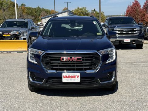 Used 2023 GMC Terrain SLE w/ Driver Convenience Package image 2
