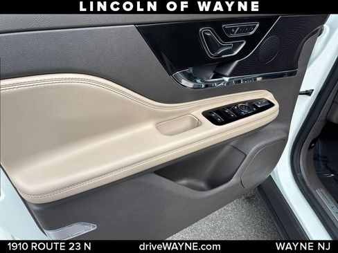 Certified 2023 Lincoln Corsair AWD image 13