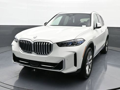 New 2025 BMW X5 xDrive40i w/ Parking Assistance Package image 1