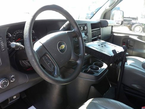 Used 2015 Chevrolet Express 2500 RWD image 7