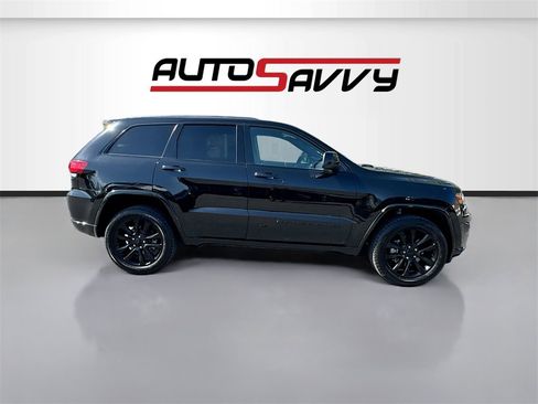 Used 2022 Jeep Grand Cherokee Laredo X image 8