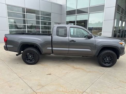 Used 2019 Toyota Tacoma SR w/ SX Package AWD/4WD image 8