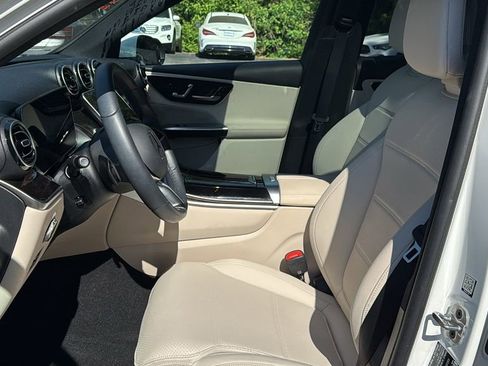 Used 2025 Mercedes-Benz GLC 300 4MATIC image 21