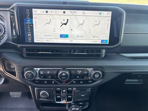 Used 2024 Jeep Wrangler Unlimited Sahara w/ Technology Group AWD/4WD image 14