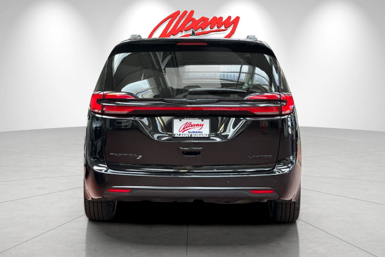Used 2025 Chrysler Pacifica Limited FWD image 5