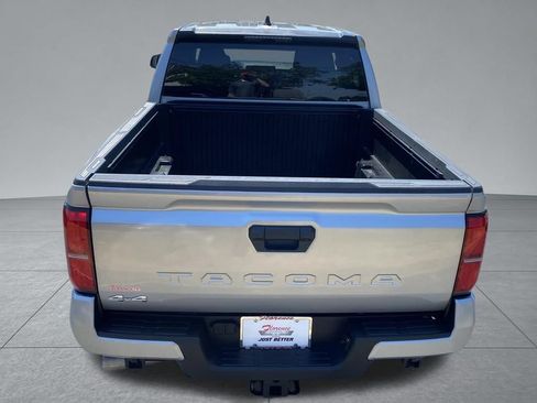 Used 2024 Toyota Tacoma SR5 AWD/4WD image 12