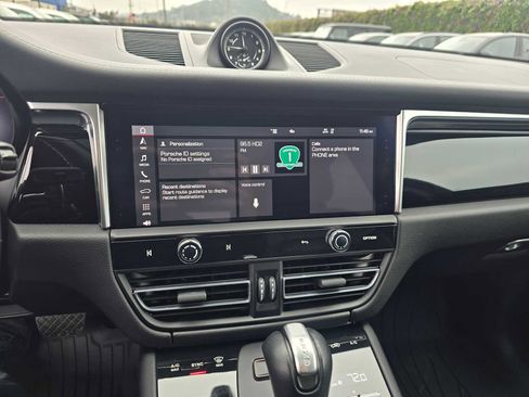 Used 2022 Porsche Macan image 26