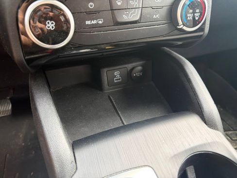 Used 2022 Ford Escape SE FWD image 18