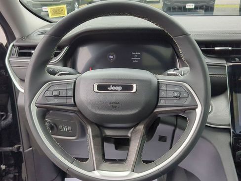 Used 2023 Jeep Grand Cherokee Limited AWD/4WD image 11
