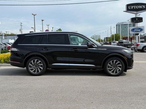 New 2025 Lincoln Aviator AWD w/ Equipment Group 101A image 2