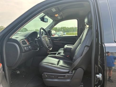 Used 2014 Chevrolet Suburban LT AWD/4WD image 23