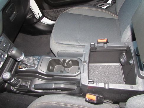 Used 2025 Jeep Wrangler Sport image 22