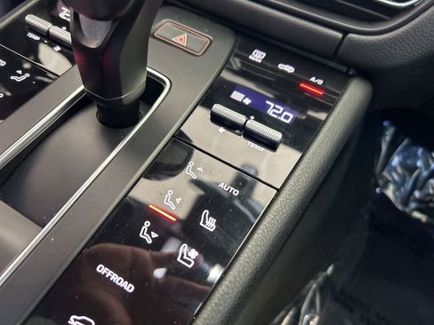 Used 2023 Porsche Macan Turbo AWD/4WD image 48