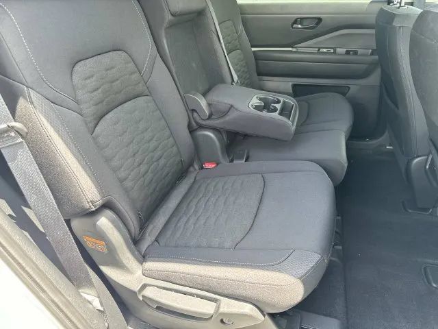 Certified 2025 Nissan Pathfinder SV AWD/4WD image 26