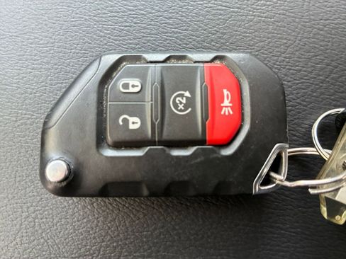 Used 2025 Jeep Wrangler Unlimited Sahara AWD/4WD image 24