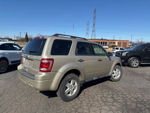 Used 2010 Ford Escape XLS image 6