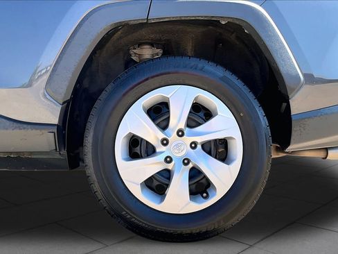 Used 2020 Toyota RAV4 LE AWD/4WD image 11