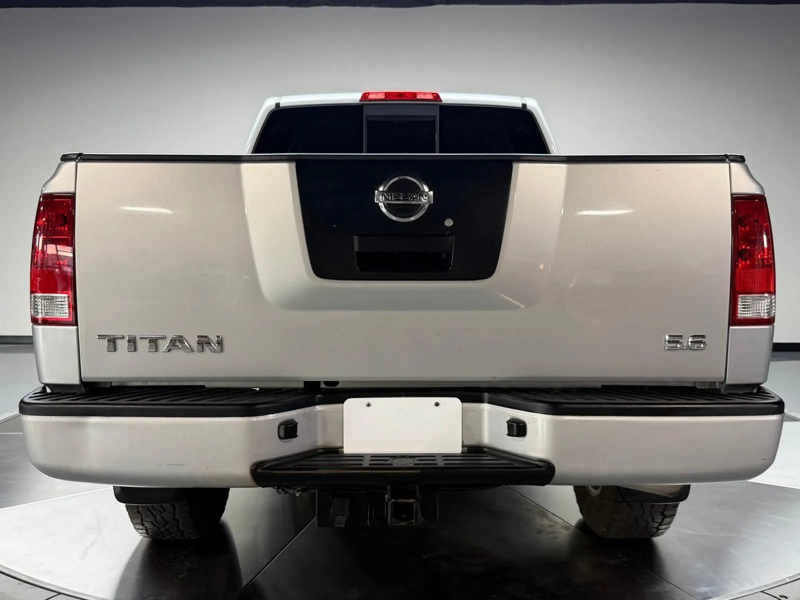 Used 2010 Nissan Titan XE w/ XE Popular Equipment Pkg RWD image 5