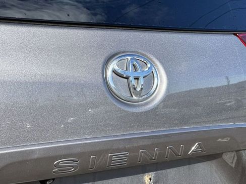Used 2015 Toyota Sienna LE image 27