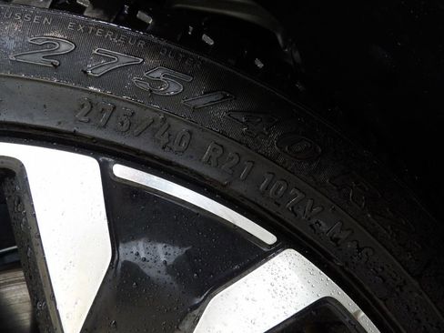 Certified 2025 Volvo XC90 T8 Plus image 31