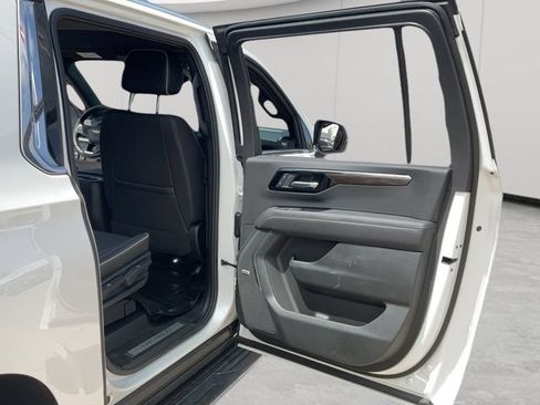 Used 2025 Chevrolet Suburban Premier AWD/4WD image 40