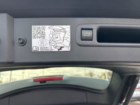 Used 2024 Toyota Highlander XLE image 16