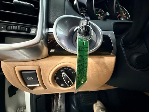 Used 2018 Porsche Cayenne Platinum Edition w/ Premium Package Plus image 33