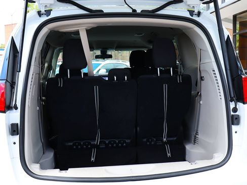 Used 2022 Chrysler Voyager LX FWD image 24