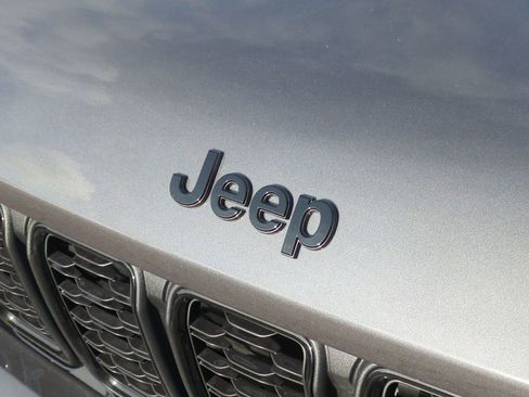 New 2025 Jeep Grand Cherokee L Altitude image 11