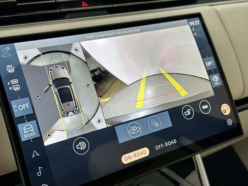 New 2025 Land Rover Range Rover SE image 16