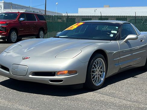 Used 2002 Chevrolet Corvette Coupe w/ Preferred Equipment Group2 RWD image 1