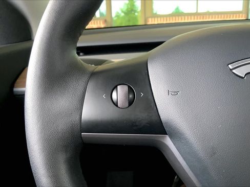Used 2022 Tesla Model Y Performance AWD/4WD image 22