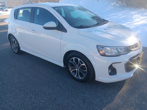 Used 2017 Chevrolet Sonic LT image 3