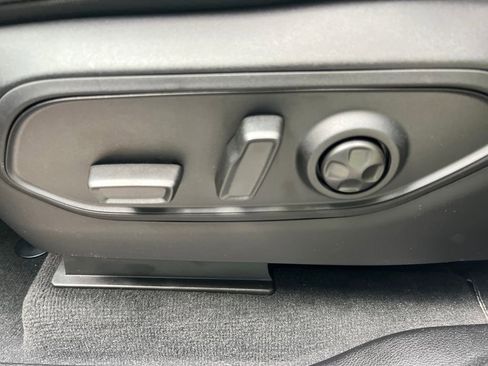 New 2025 Jeep Grand Cherokee Limited w/ Black Appearance Package image 16