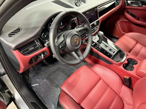 Certified 2026 Porsche Macan Turbo AWD/4WD image 4