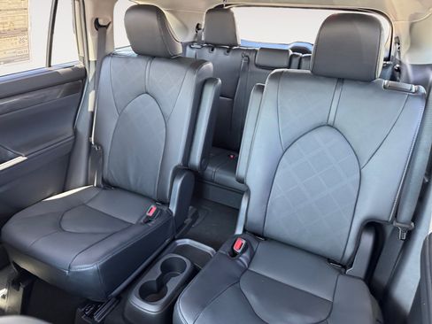 New 2026 Toyota Highlander Platinum AWD/4WD image 16